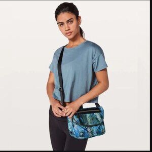 Lululemon Festival Bag II 5L Sun Dazed Multi Blue / Black in EUC
